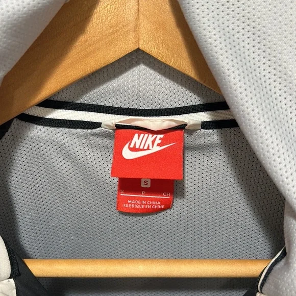 Nike Windrunner jacket - Picture 6 of 6